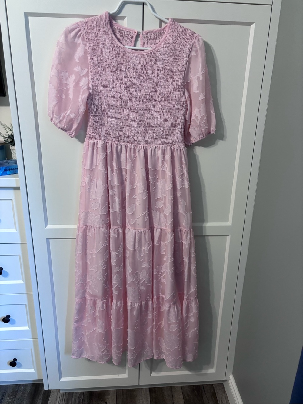 🌸 Pink Floral Textured Smocked Midi Dress - Picture 7 of 12